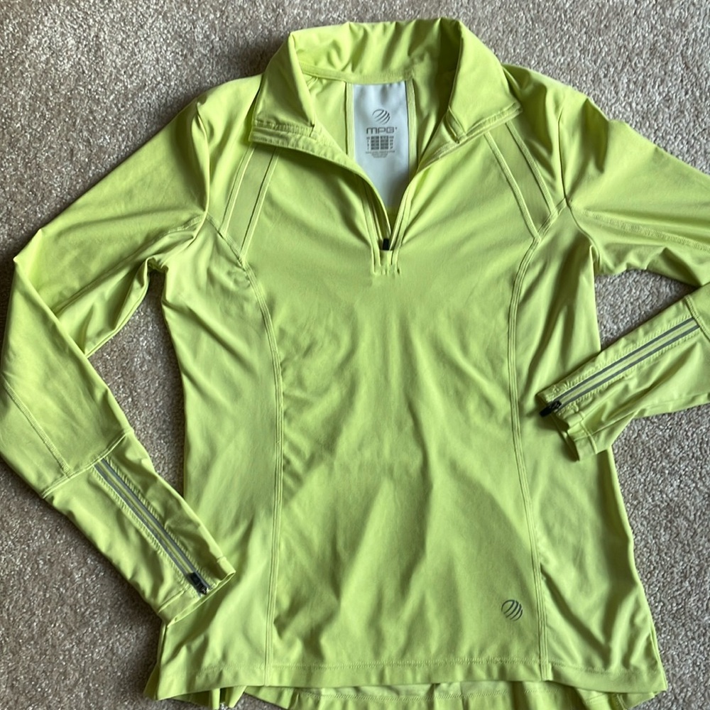 MPG Pull Over active Top! Zippered sleeves pleated lower back - very stylish!